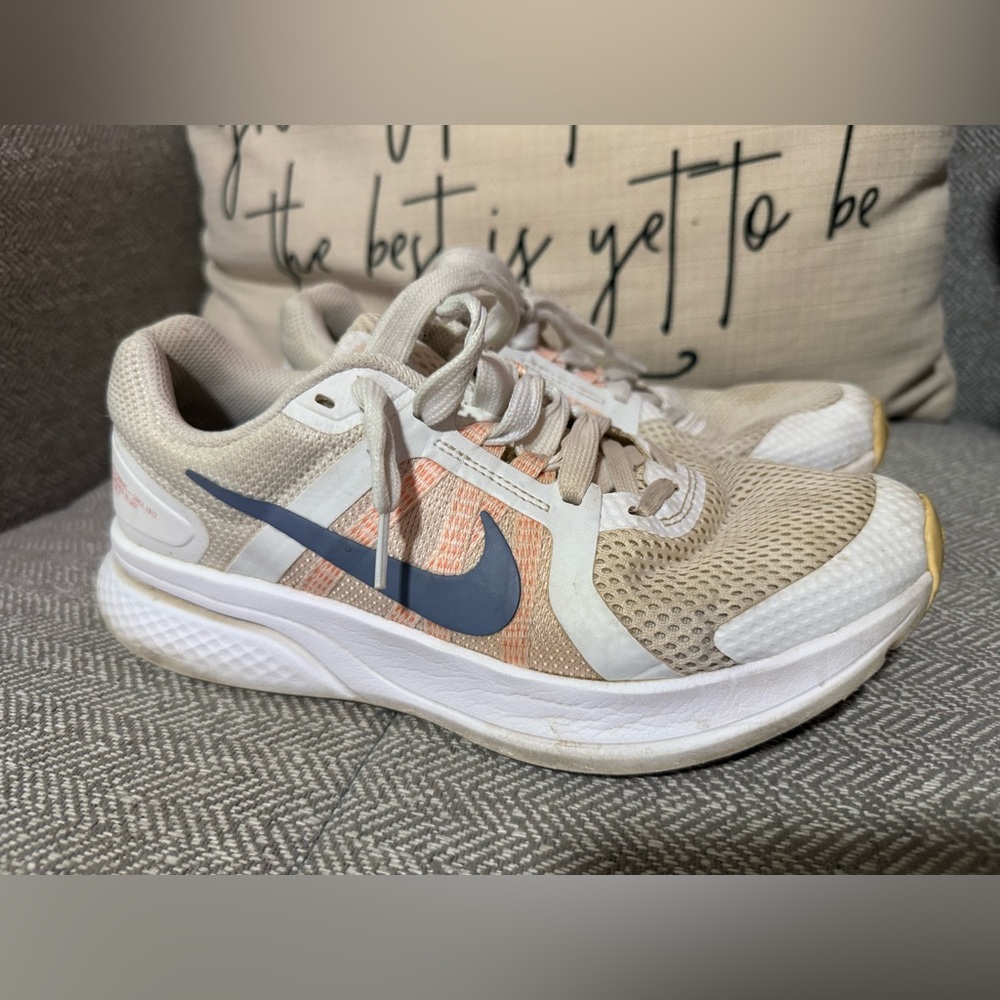 Nike‎ Run Athletic Running Shoes Gray Swoosh Women’s Size 8